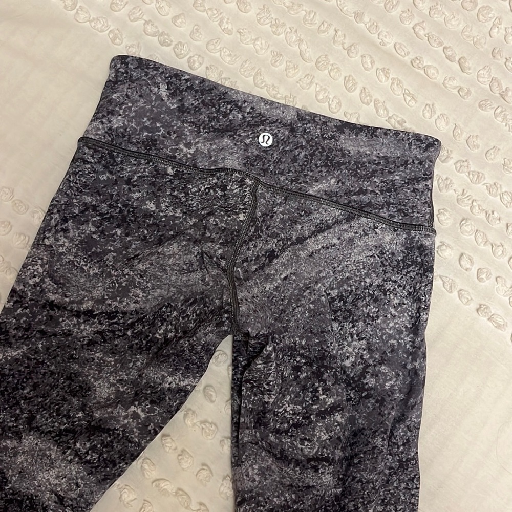 LULULEMON PATTERNED LONG LEGGINGS